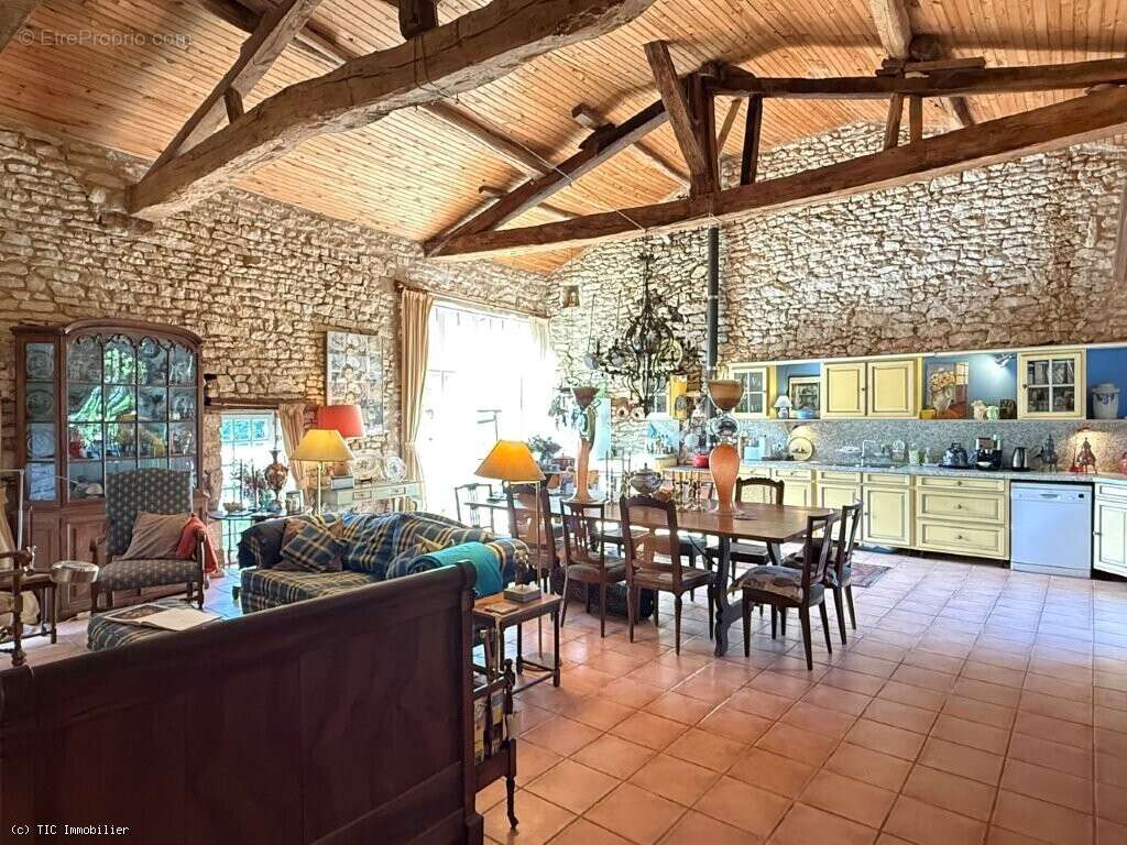 Maison à CHAMPAGNE-MOUTON