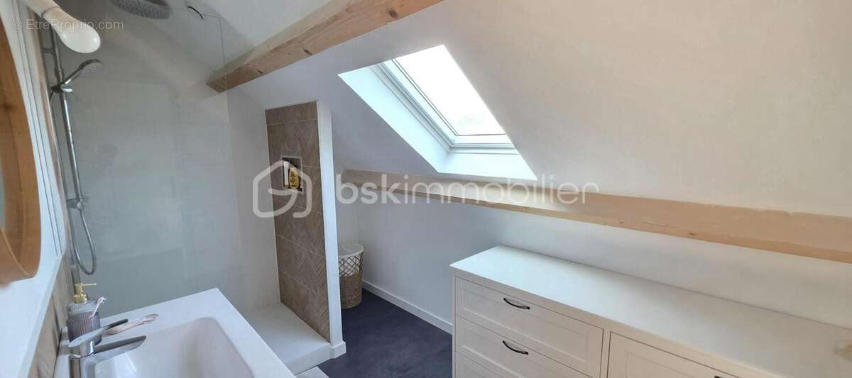 Les Ponts-de-Cé – Maison entièrement rénovée avec vie de plain-pied, prestations de qualité / Climatisation DPE C - photo 13