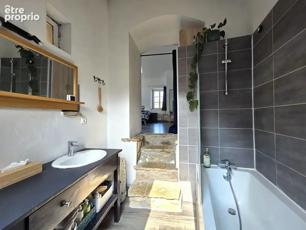 Maison de village en pierre avec cave voutée à Voiteur (39210) - photo 3
