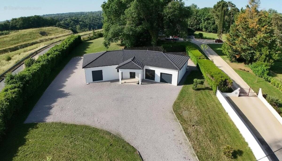 Photo 1 - Maison à BIARD