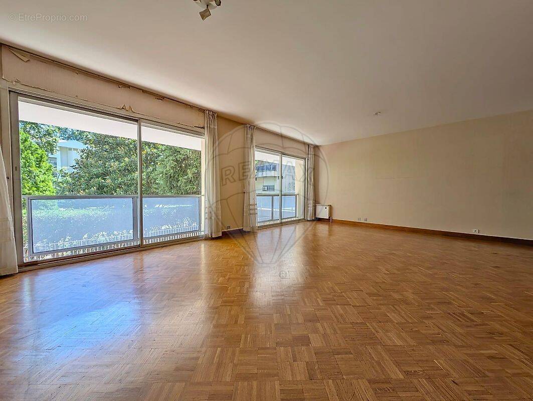 Commerce à MARSEILLE-8E