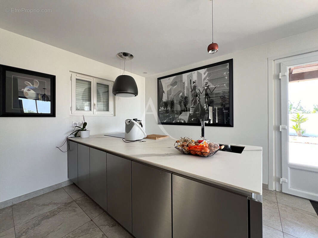 Maison 135 m² à Saint-Michel-En-L'herm  - photo 3