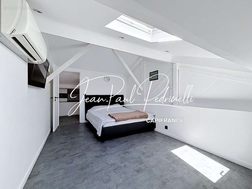 SAINT-RAPHAËL, Duplex 3 pièces 59 m² total,  meublé et équipé,  parking privatif et climatisation - DPE C - photo 23