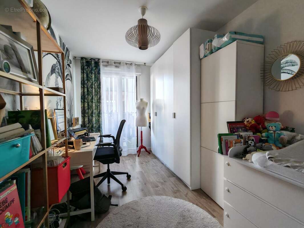 Appartement à GENNEVILLIERS