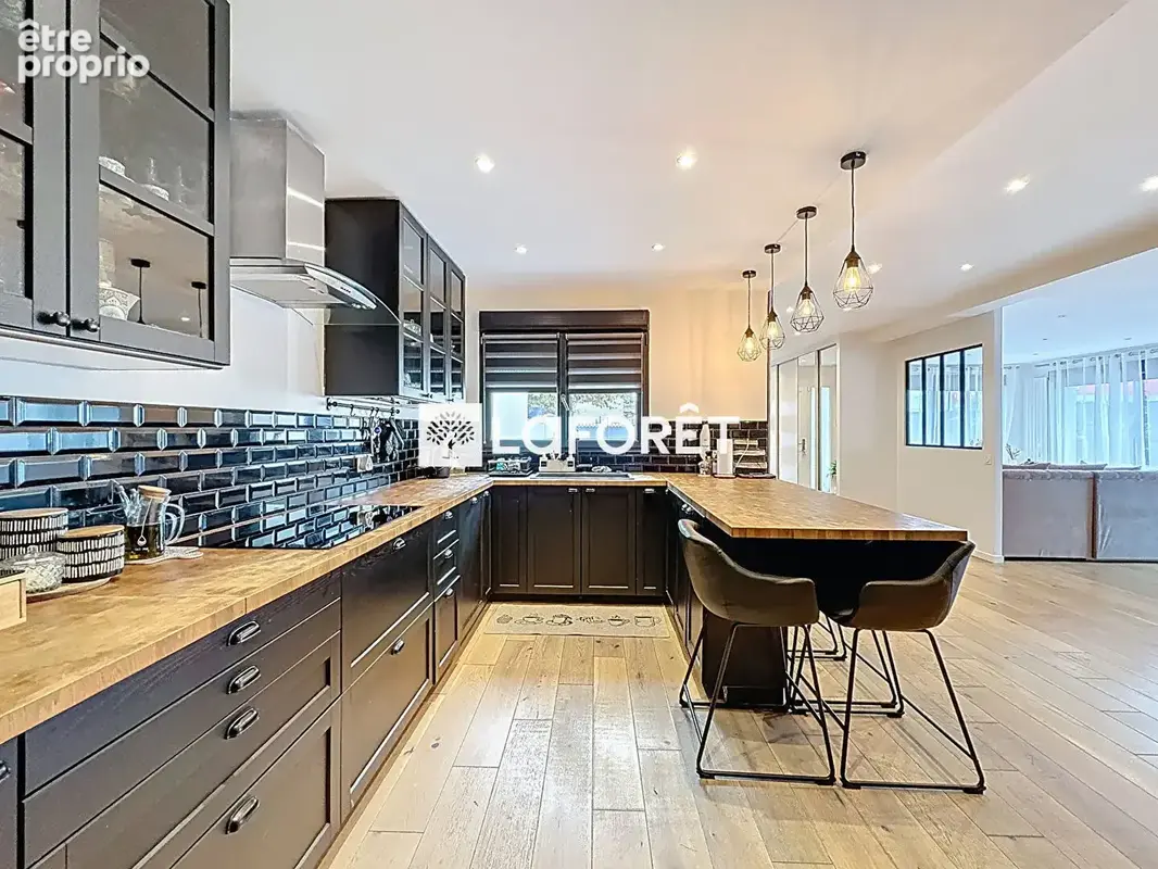 Superbe maison contemporaine de 250 m² située à Montesson, à seulement 15 minutes du RER de Sartrouville. - photo 8