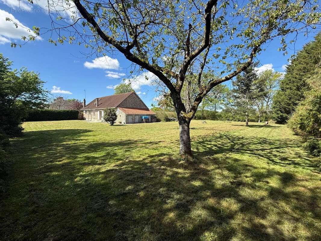 Maison à MAILHAC-SUR-BENAIZE