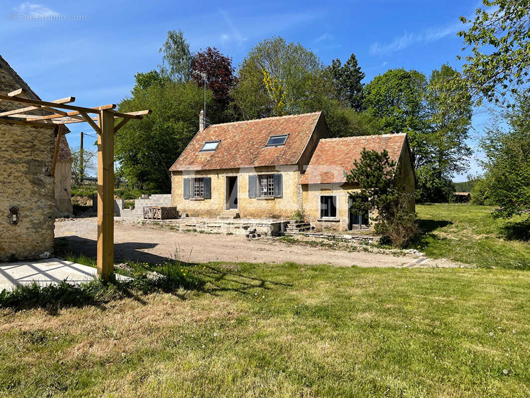 Ensemble à vendre avec une piscine au calme, réf B14992 - photo 2