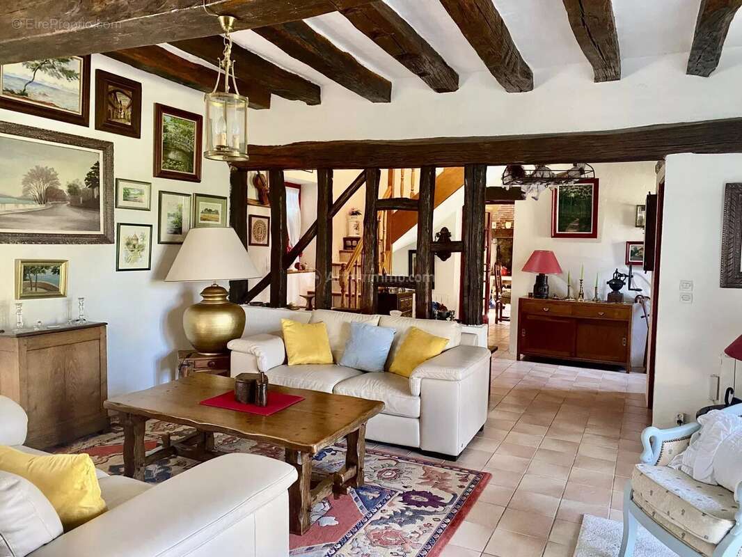 Maison à BEAUMONT-LA-RONCE