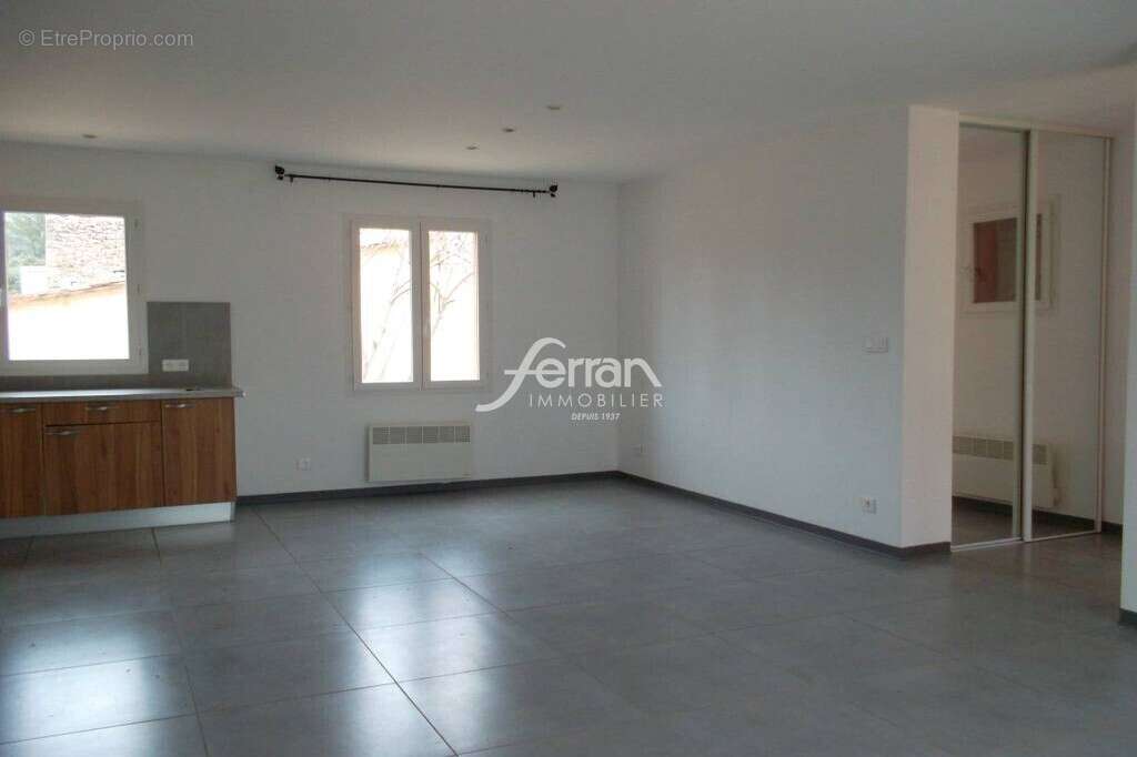 Maison à VILLECROZE