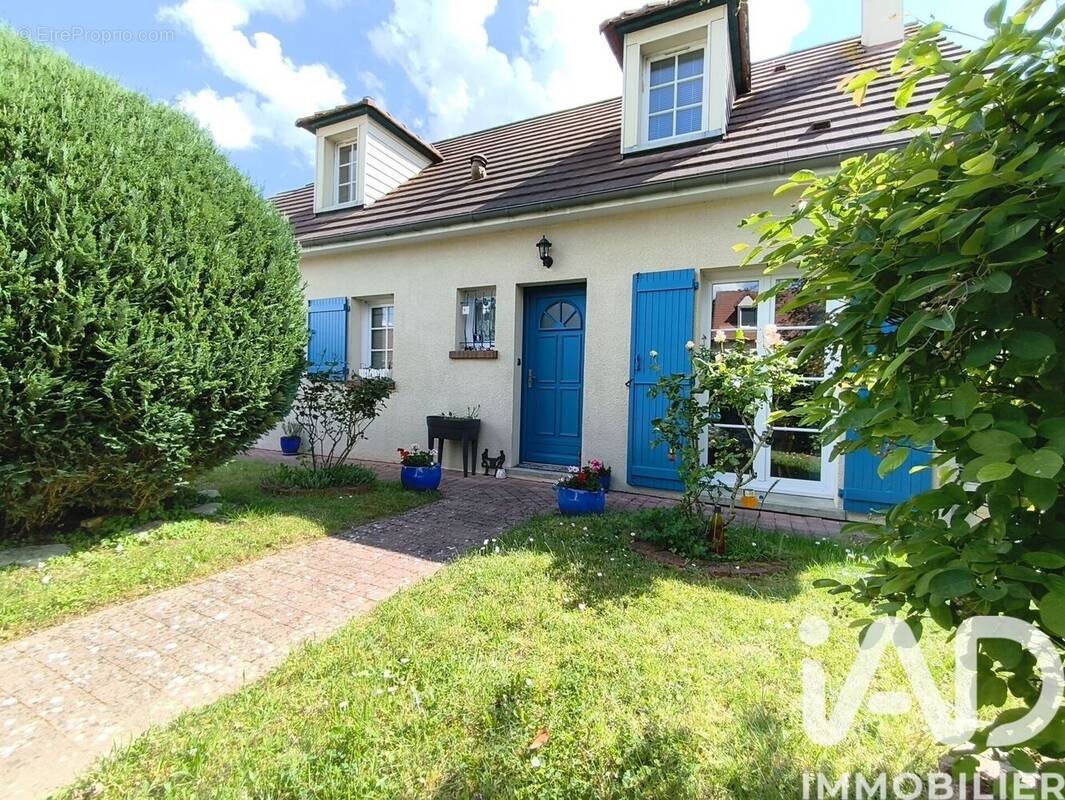 Photo 1 - Maison à FONTAINE-LA-GUYON
