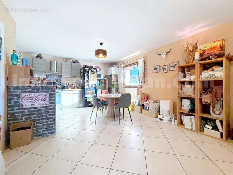 Appartement_T3_SAINT-PIERRE_en_faucigny_PROCHE_FRONTIERE_SUISSE_GENEVE_AUTOROUTE_FRONTALIERS_CALME_PROX_CEVA_SEJOUR_CUISINE_OUVERTE_ - Appartement à SAINT-PIERRE-EN-FAUCIGNY