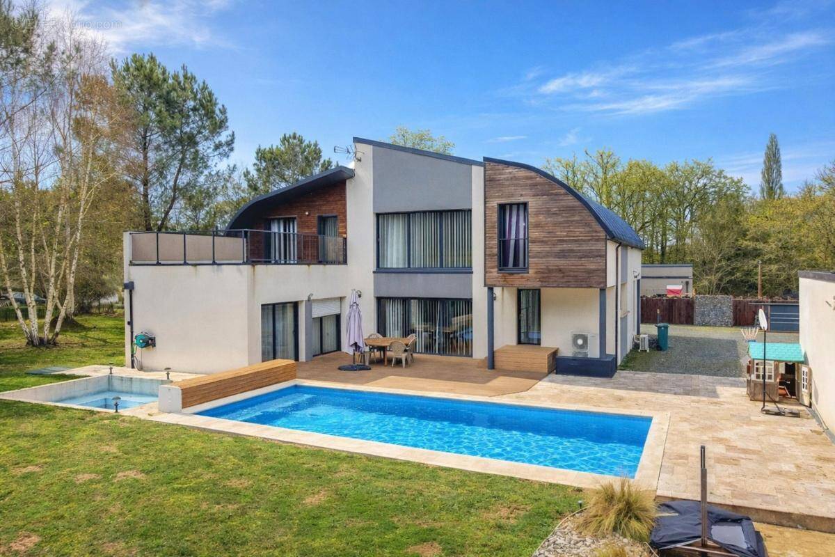 Maison à MONTFORT-LE-GESNOIS