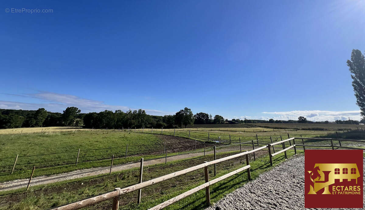 Maison à CHANOZ-CHATENAY