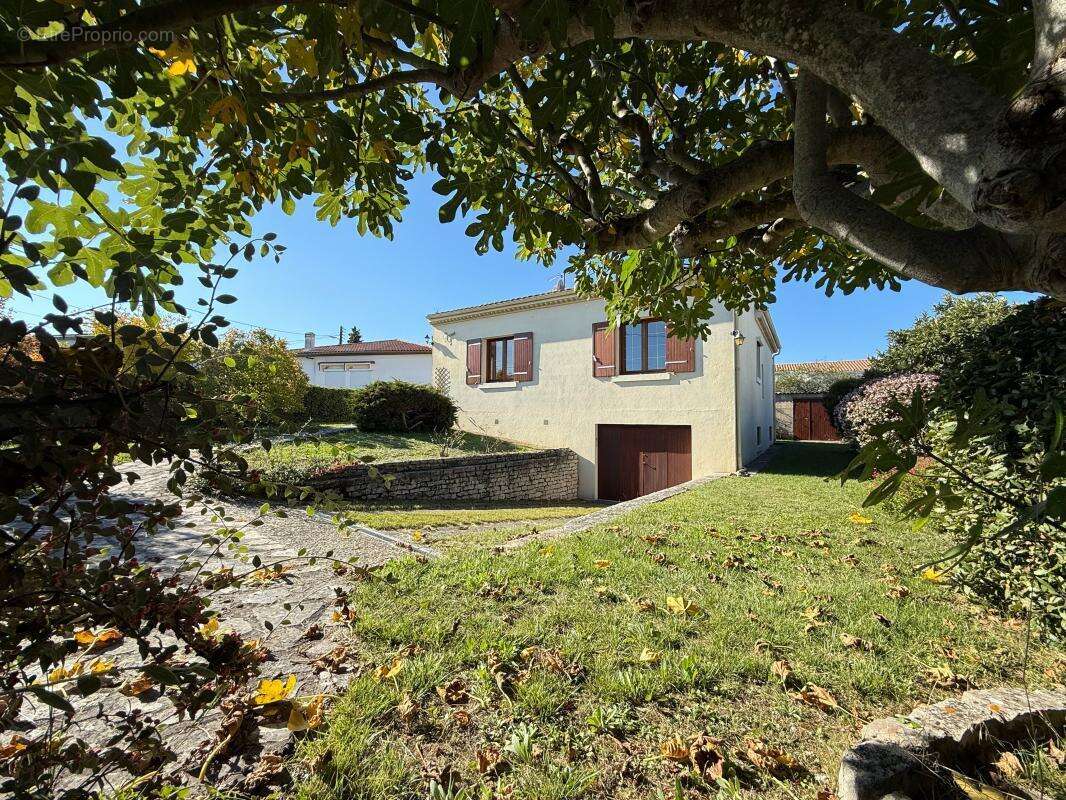 Maison à VAUX-SUR-MER