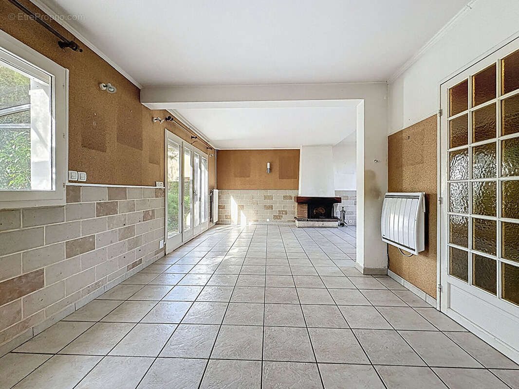 Maison à VOISINS-LE-BRETONNEUX