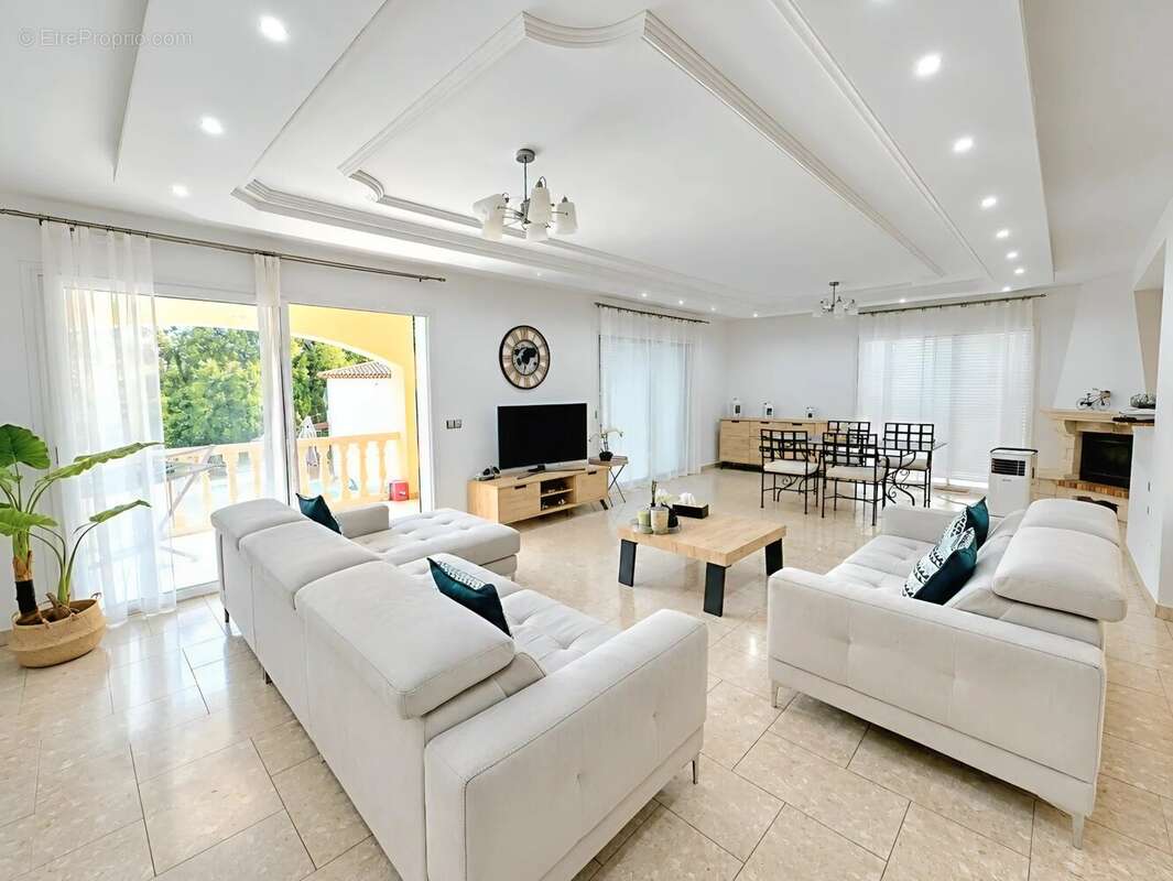 Villa de luxe à vendre à Mougins – 198 m²  5 chambres  Piscine  Deux T2 indépendants - photo 7