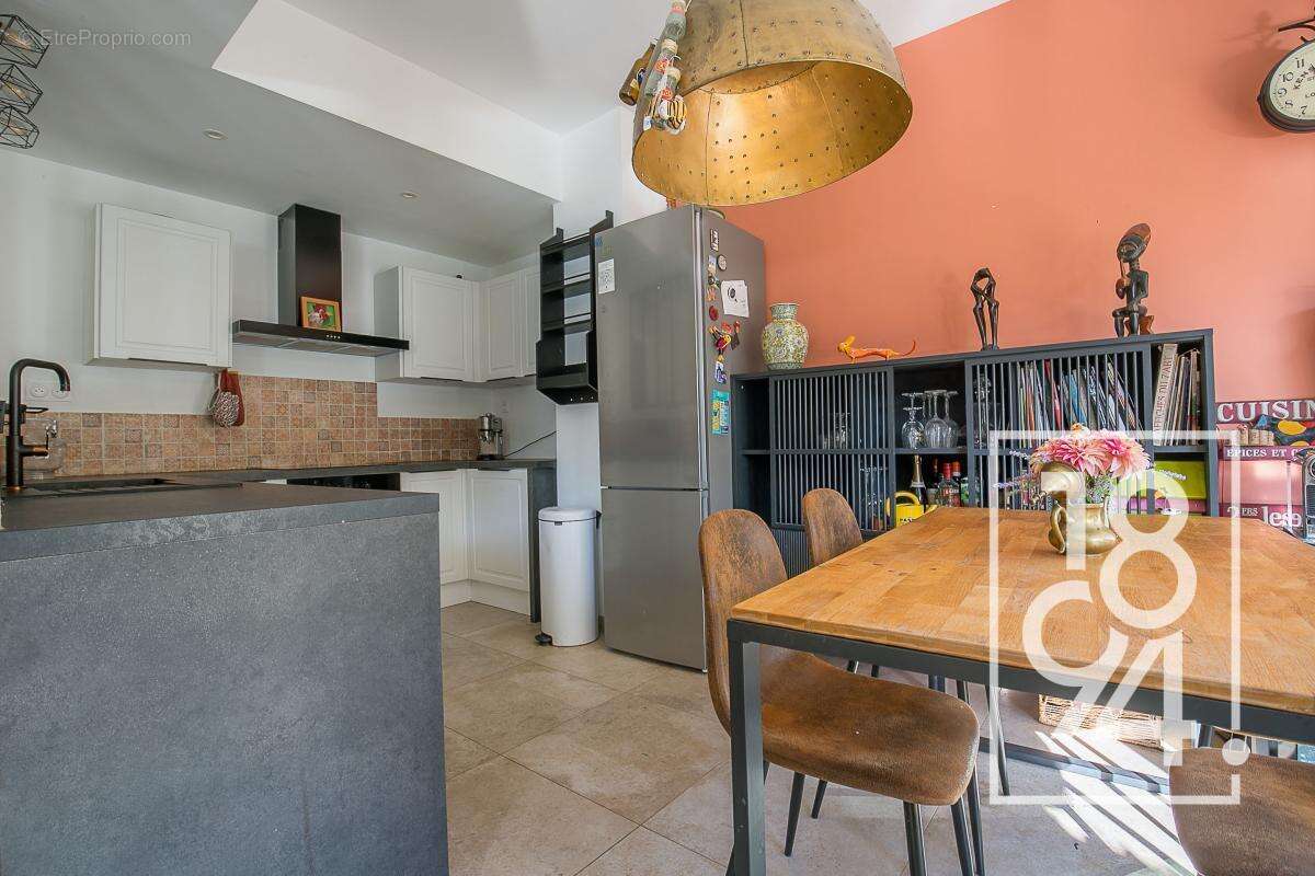 Superbe appartement T3 rénové de 74m2 avec grande terrasse Carré d'or - photo 6