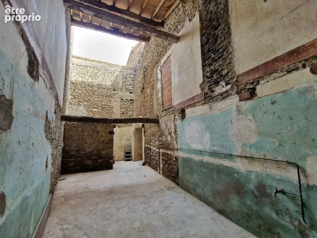 Maison de village en pierre 2 faces de type 3/4 avec remises et cour attenantes - photo 15