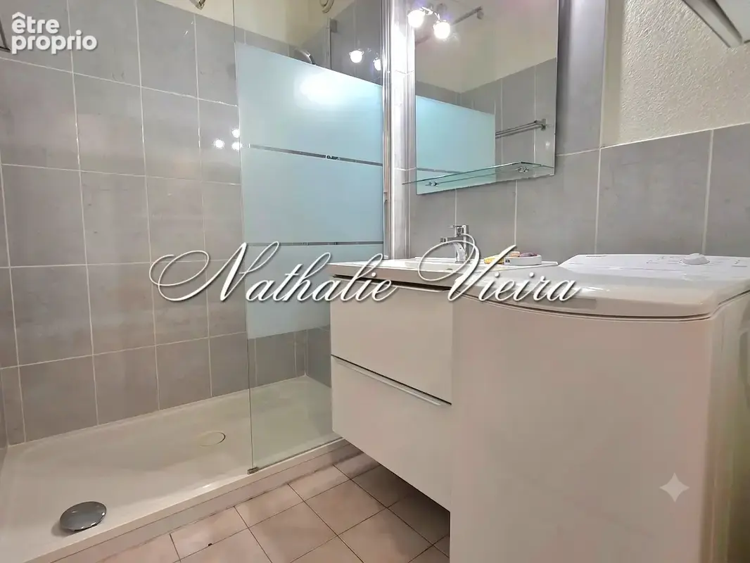 Studio cabine en rez-de-jardin avec terrasse, cour privative et parking    Carnon Ouest - photo 9