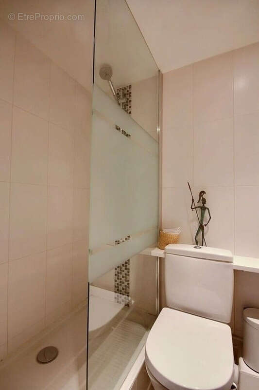 Appartement à PARIS-1E