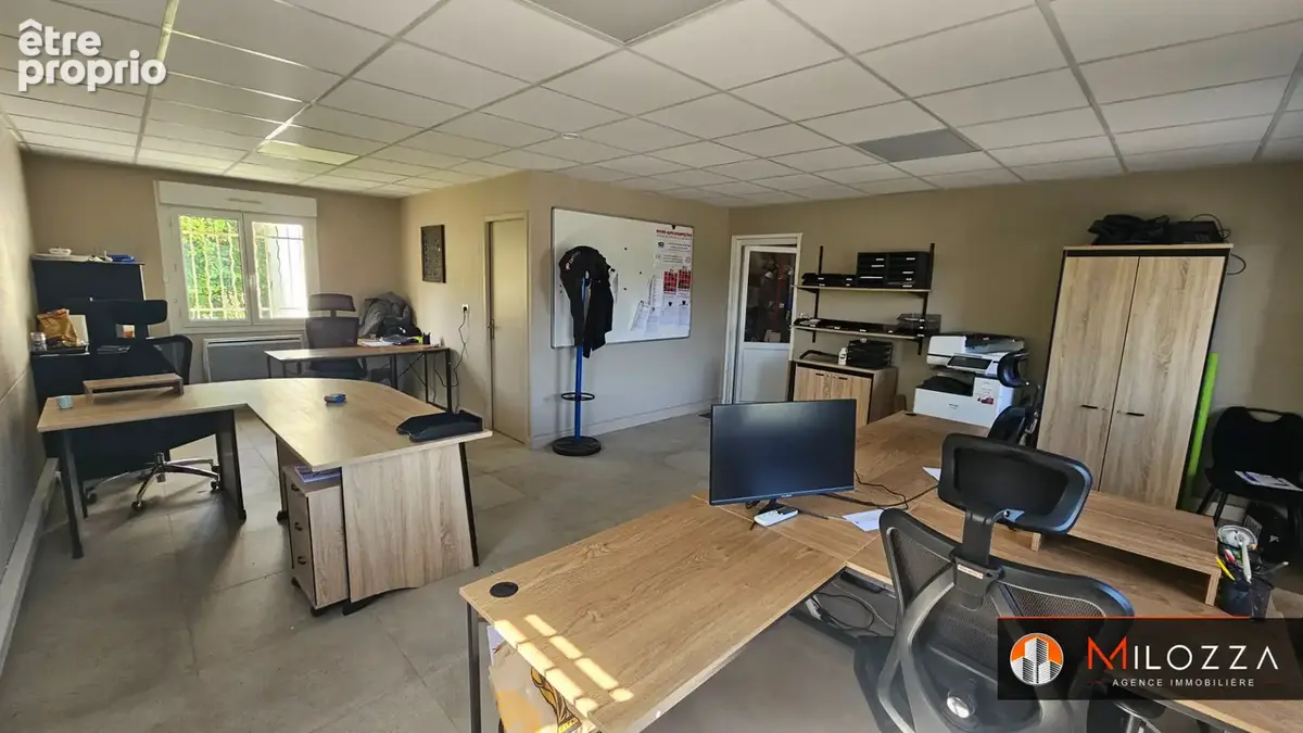 Local d'activité 284 m² - Saint-Quentin-Fallavier - entrepôt et bureaux - photo 8