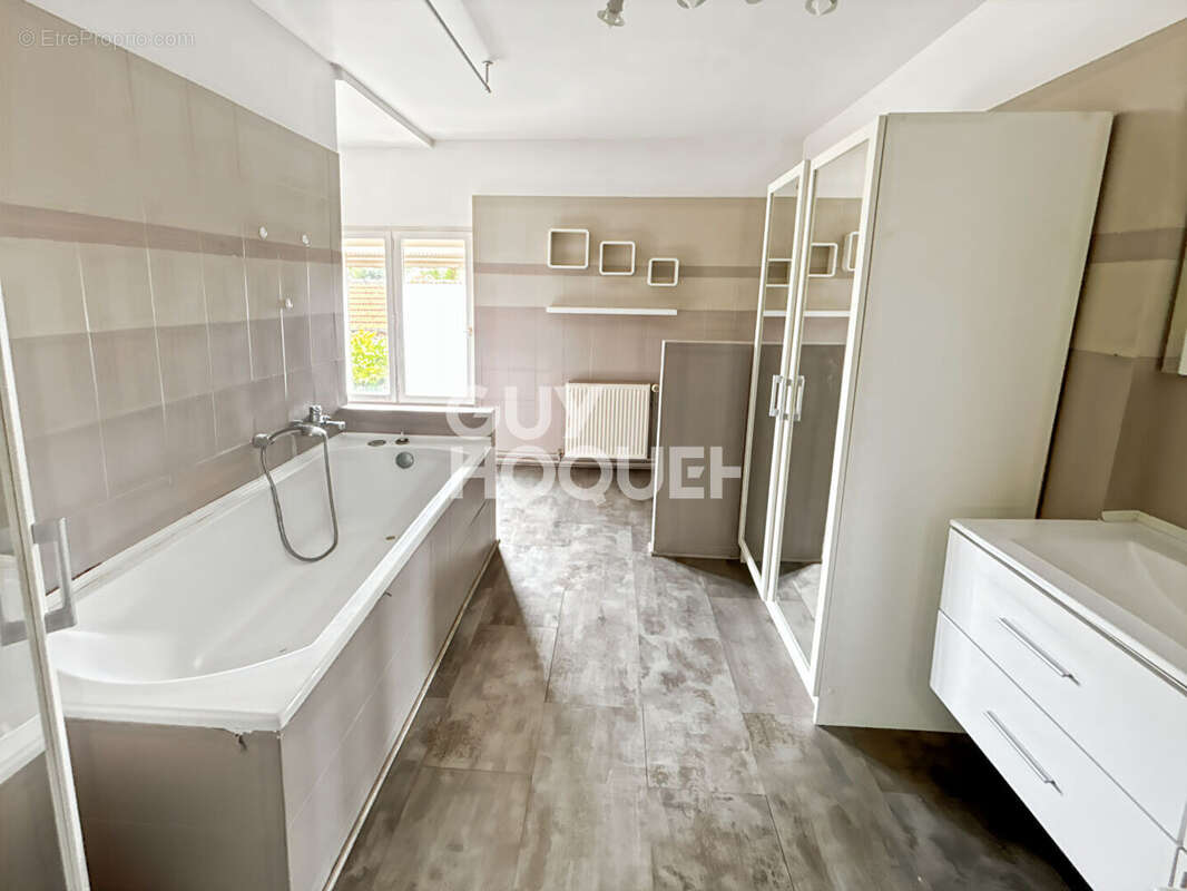 Maison à FONTENAY-TRESIGNY