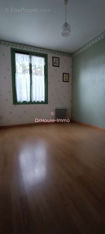 Maison à LA CHAIZE-LE-VICOMTE