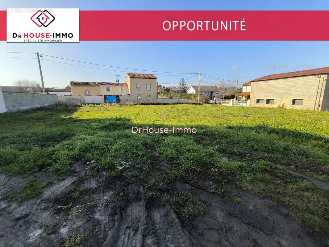 Terrain à SAINT-THOMAS-LA-GARDE