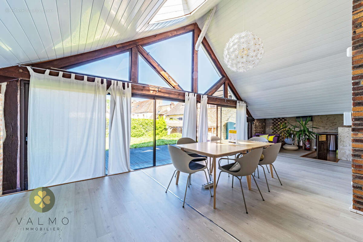 Maison à LA QUEUE-LES-YVELINES