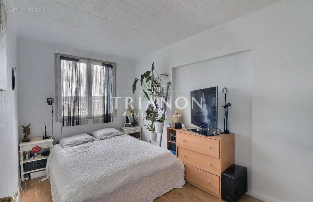 Appartement à LES CLAYES-SOUS-BOIS