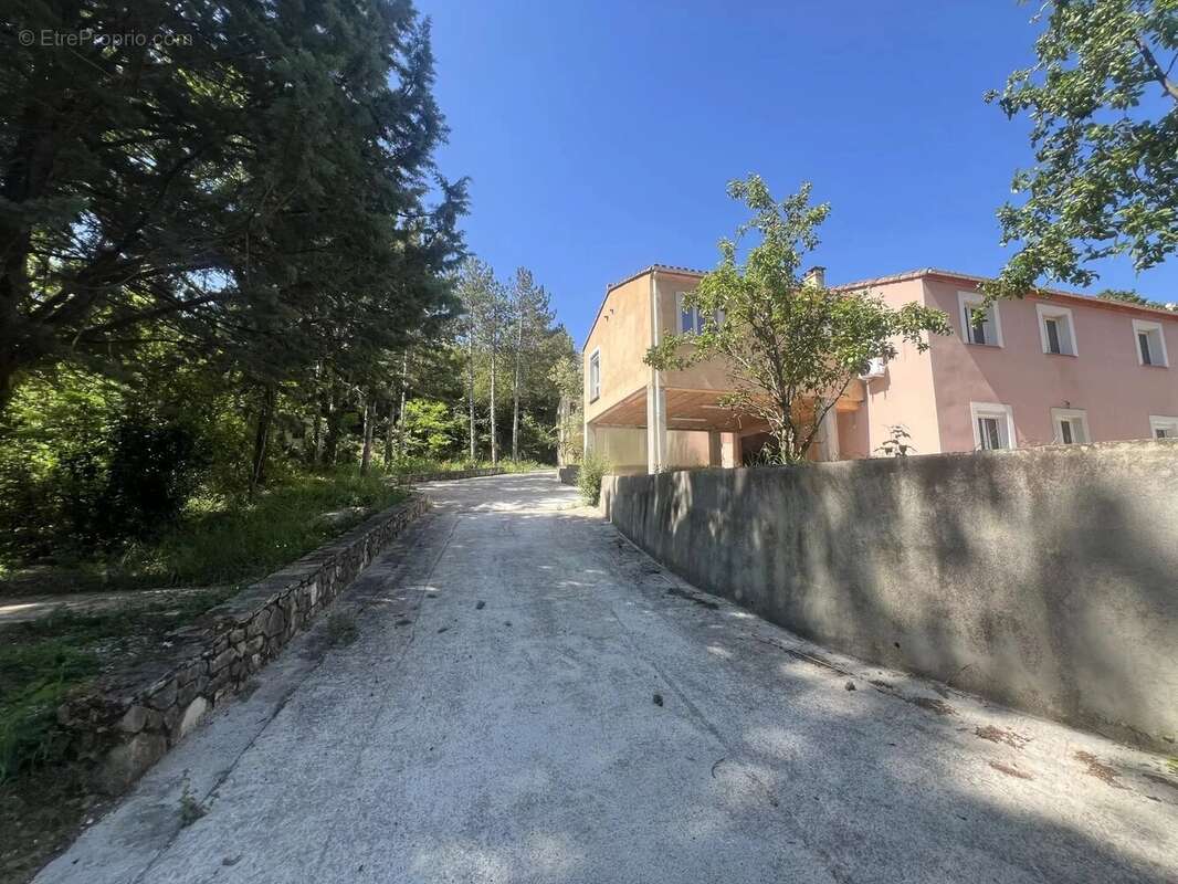 Un Havre de Paix - Maison Familiale Rénovée dans un Parc Boisé et Intime - photo 15