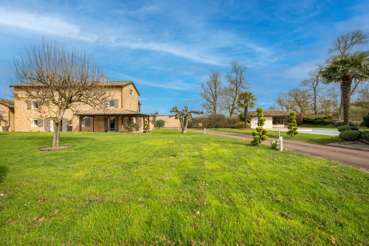 Maison à CHARNAY-LES-MACON