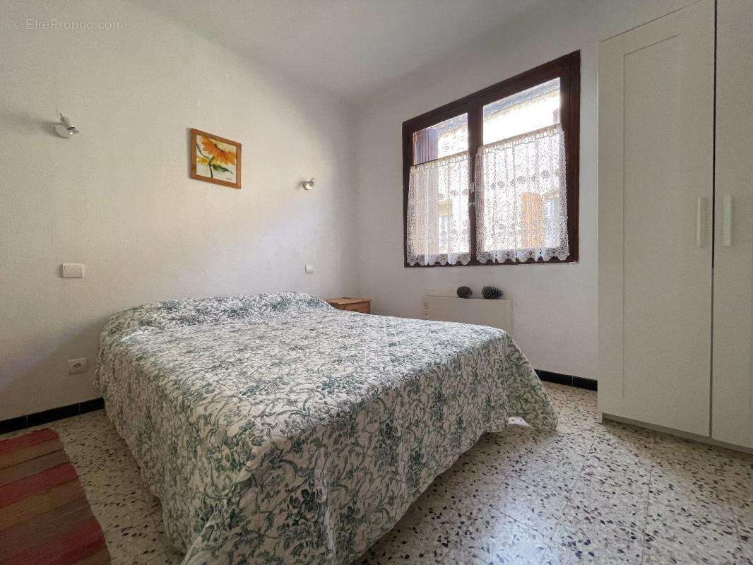 Maison à SAINT-LAURENT-DE-CARNOLS