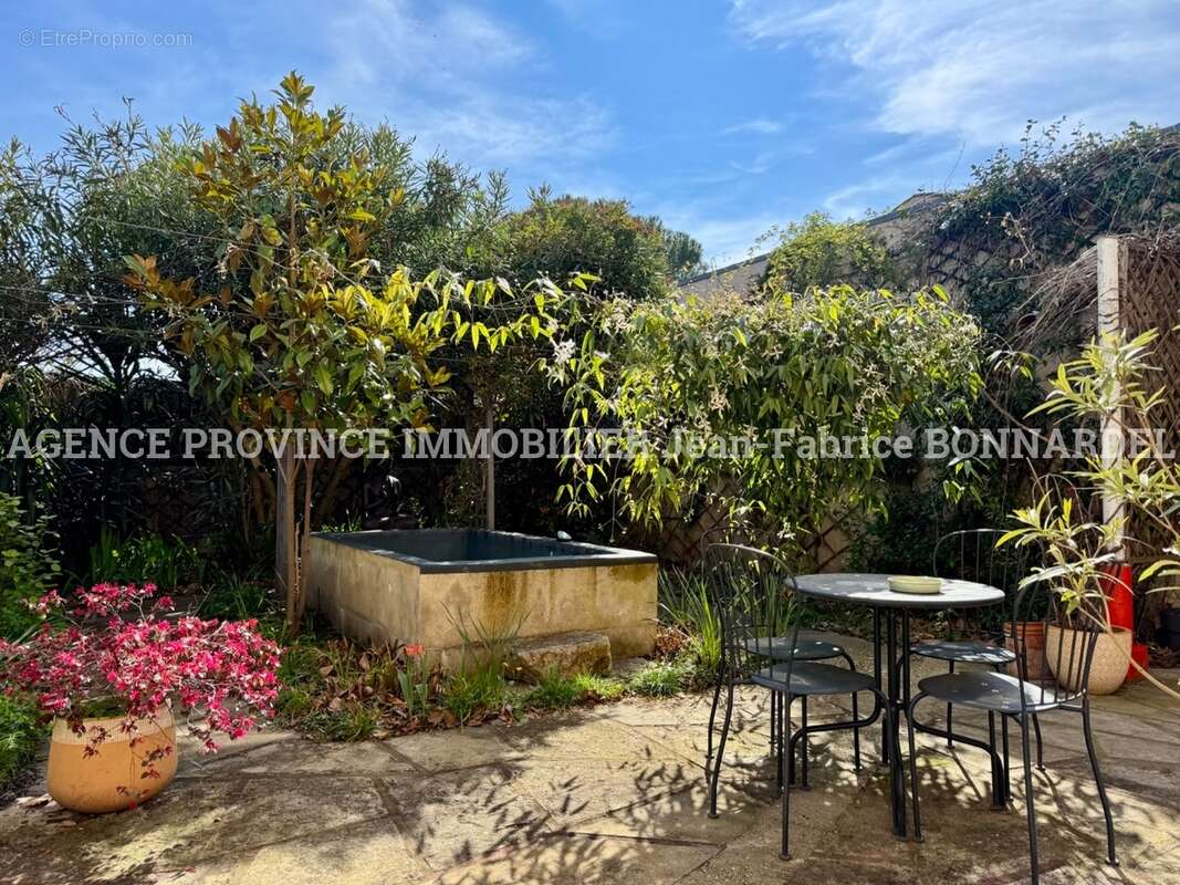 Maison à SAINTE-CECILE-LES-VIGNES