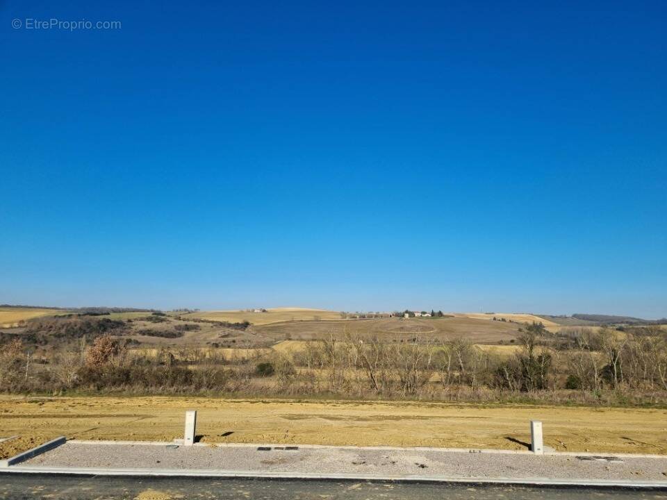 Terrain à SALLES-SUR-L'HERS