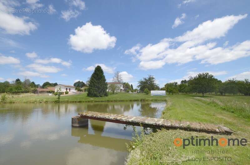  Propriété exceptionnelle avec étang privé sur plus de 1,7 hectare – Mazerolles, Charente  - photo 38