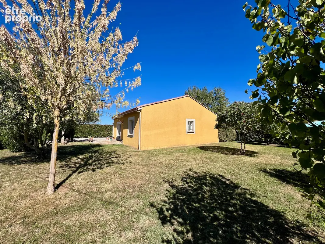 Villeneuve sur Lot maison de plain-pied avec jardin.  Venez découvrir cette charmante maison de plain-pied d'environ 94 m², sur  - photo 2