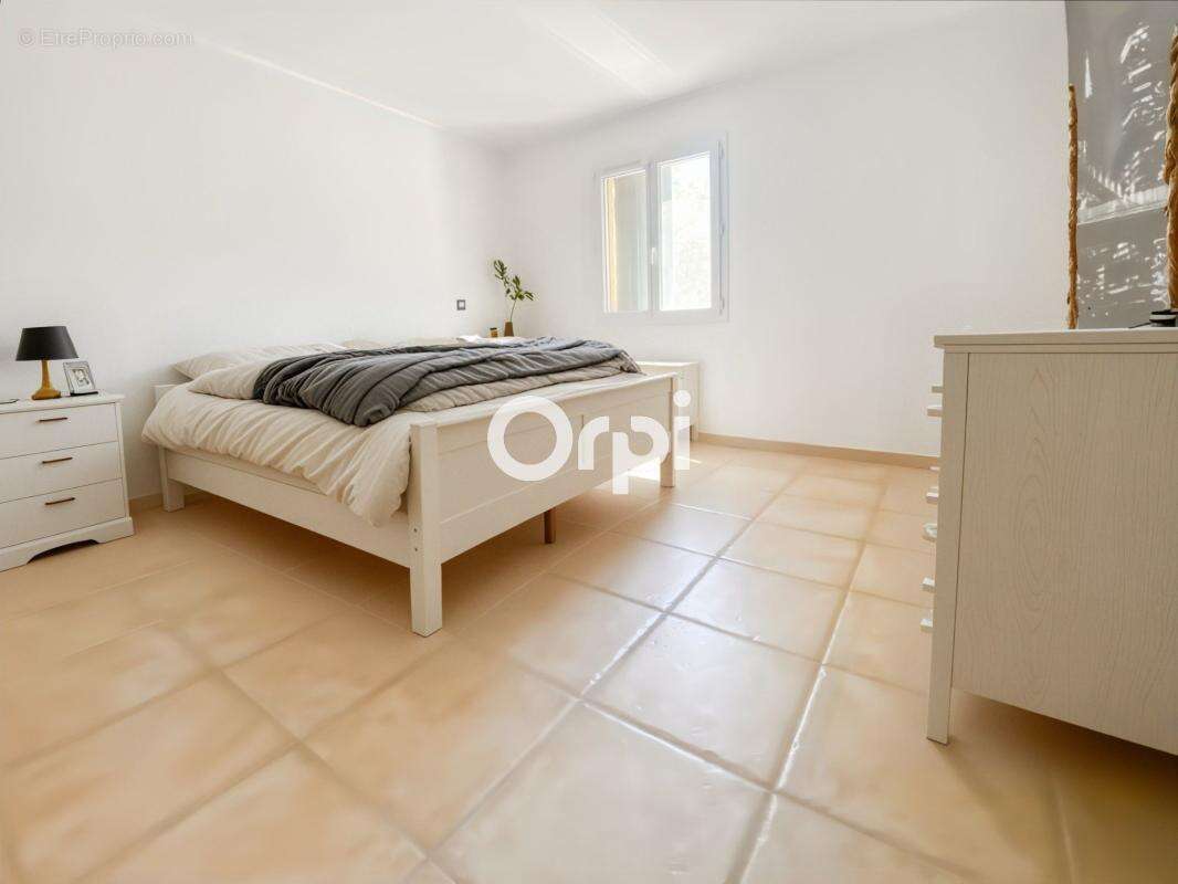 Villa T6 de 168 m2 de plain pied, jardin, piscine, garage - photo 16