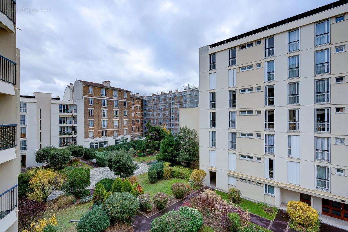 Appartement à COURBEVOIE