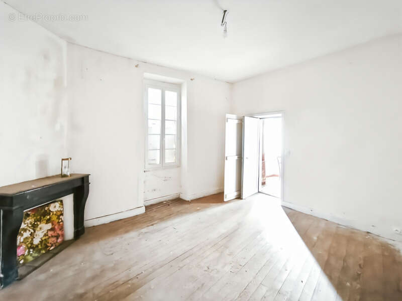 Dpt Gers (32), à vendre SAINT MONT Maison ancienne T4 de 160 m² habitables en plain pied + grenier aménageable + grange attenant - photo 4