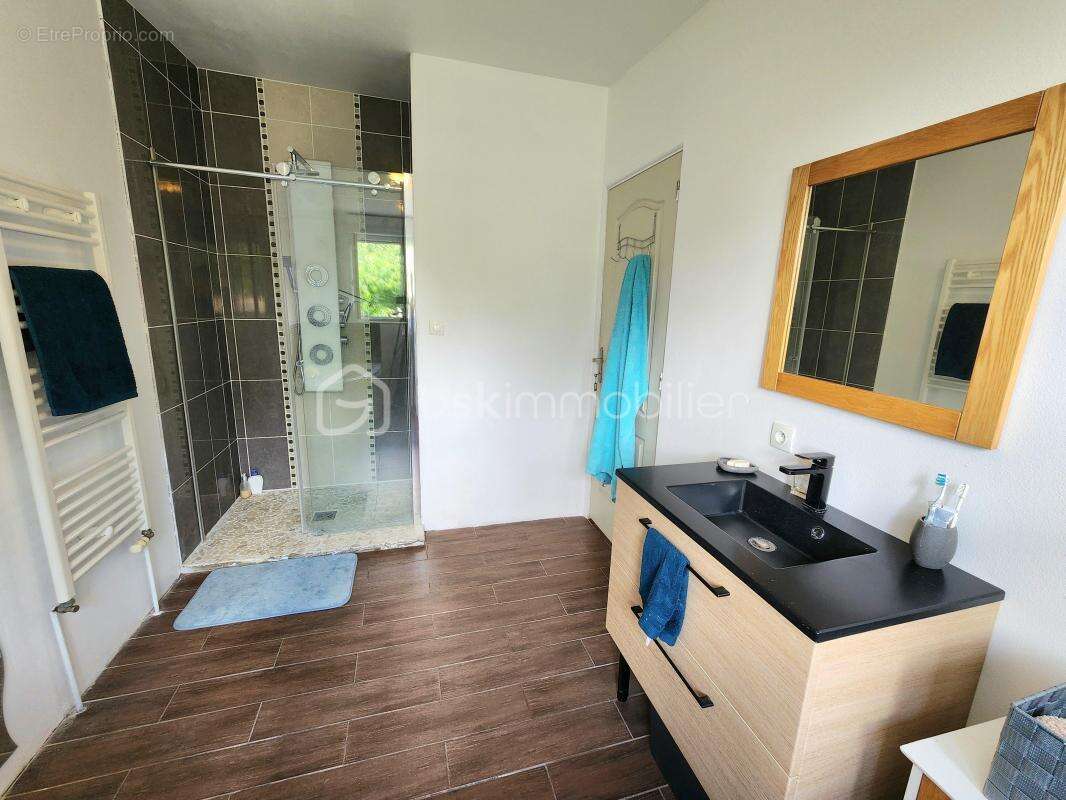 Maison individuelle, 3 grandes chambres, jardin, local commercial récent, sous-sol - photo 7