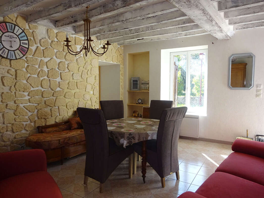 Maison à GREEZ-SUR-ROC