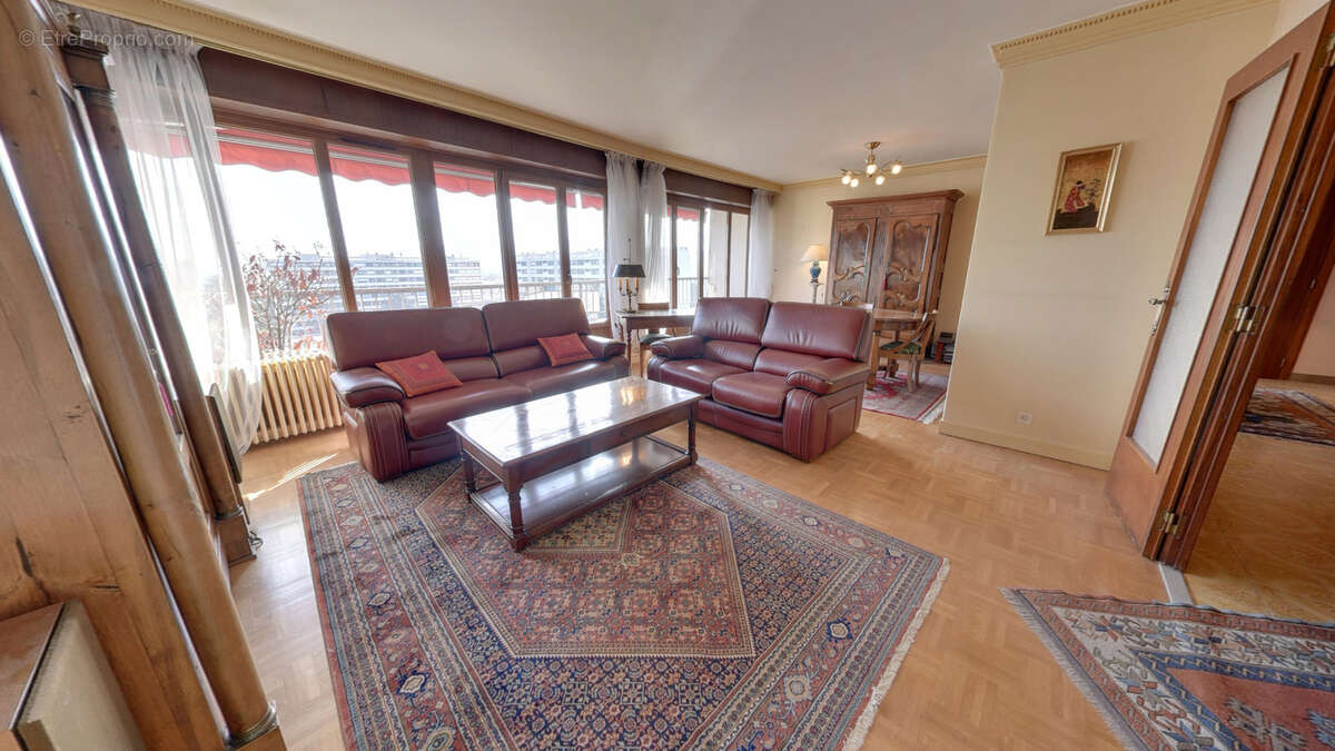 Superbe 5 pieces + cuisine en dernier etage avec 3 chambres dans copro ravalée echirolles domaine jean jaures - photo 3