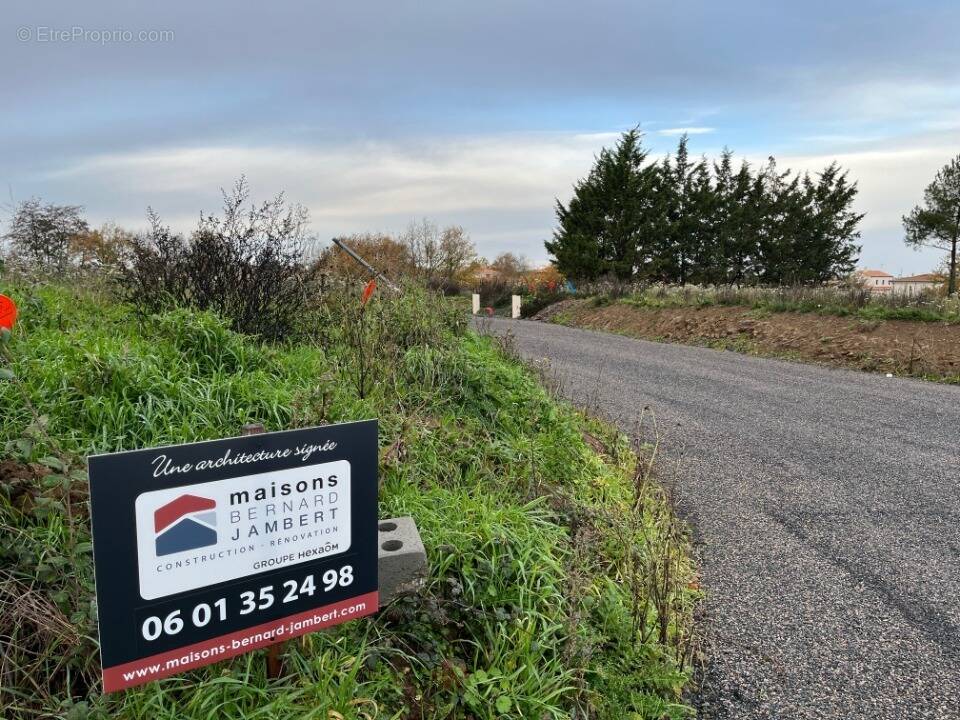 Terrain à SAINT-LAURENT-DES-AUTELS