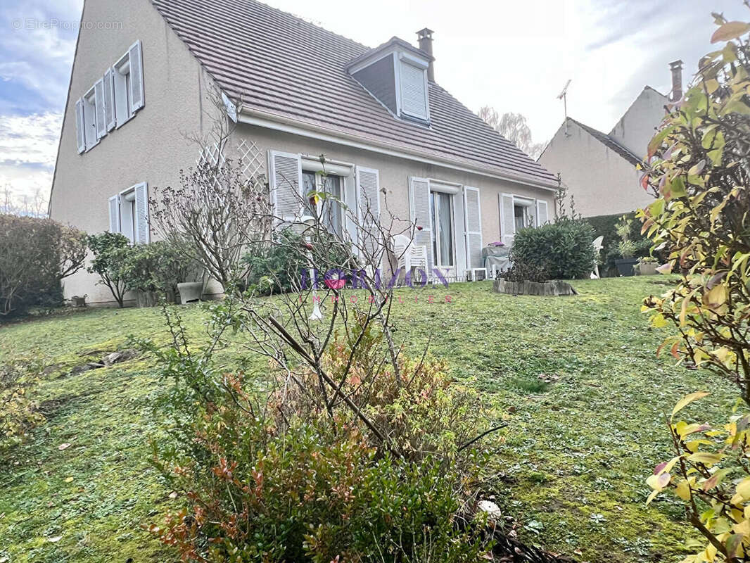 Maison à LA CHAPELLE-EN-SERVAL