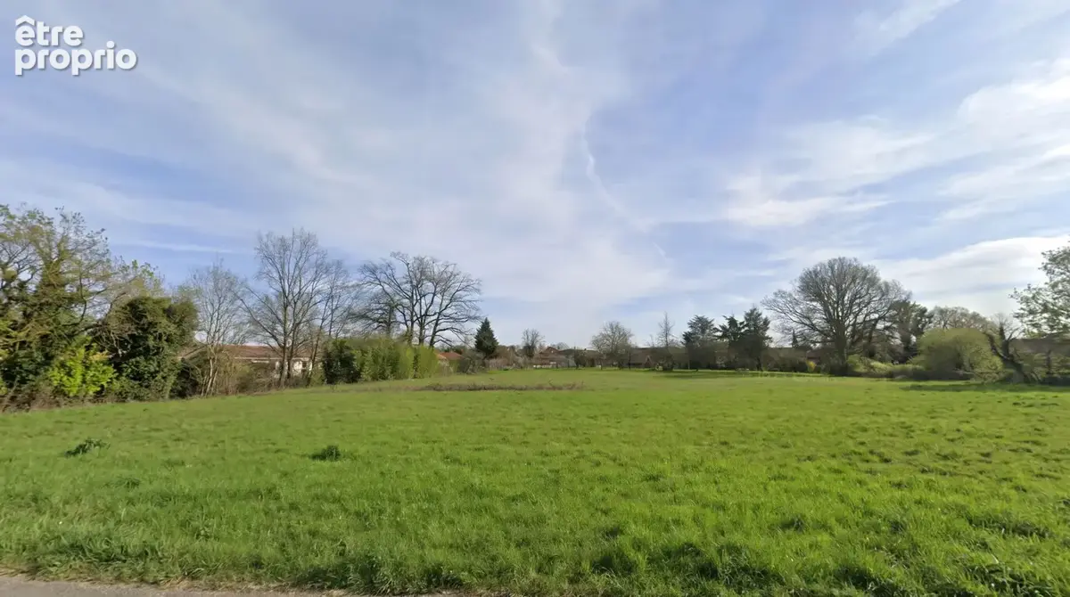 Terrain de 813m² à vendre à Polliat - photo 1