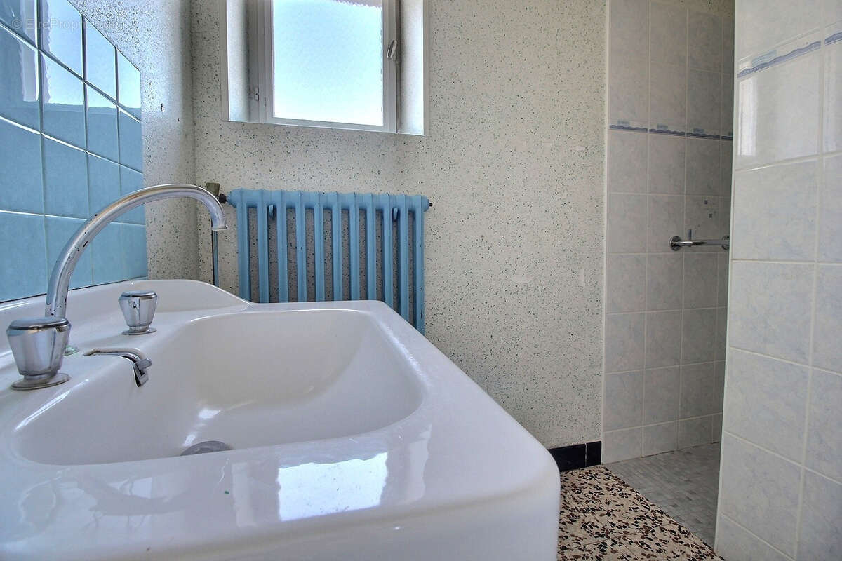 Maison à SAINT-CLEMENT-SUR-GUYE