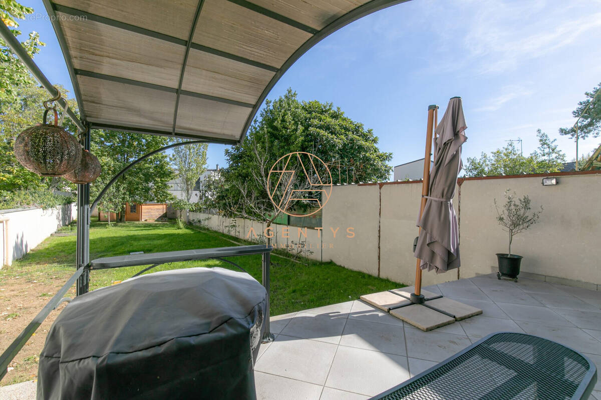 Maison à SAINT-MAUR-DES-FOSSES