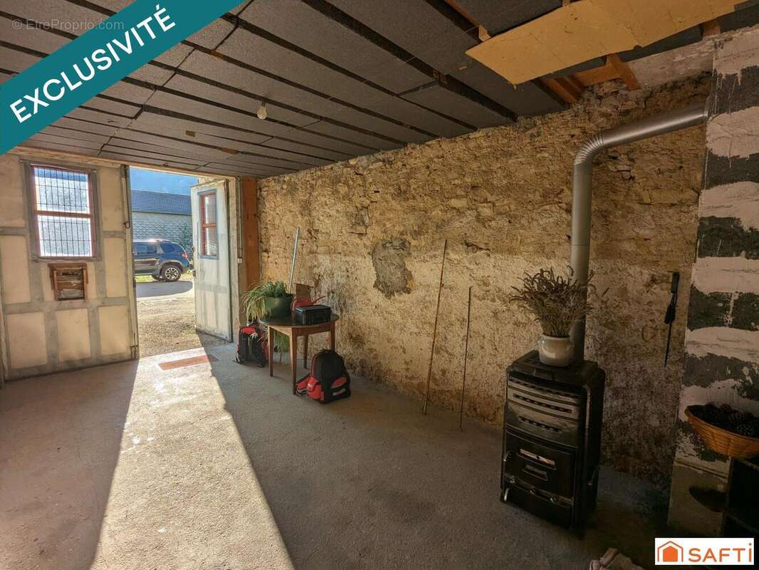 Maison 250 m² à Etival  - photo 8