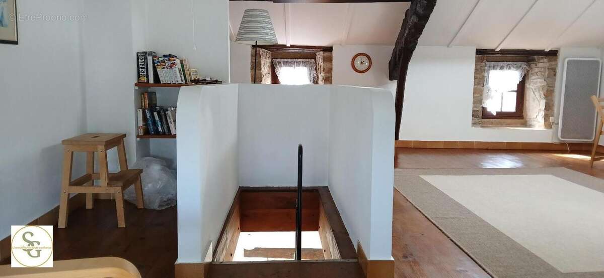   - Maison à LES CABANNES